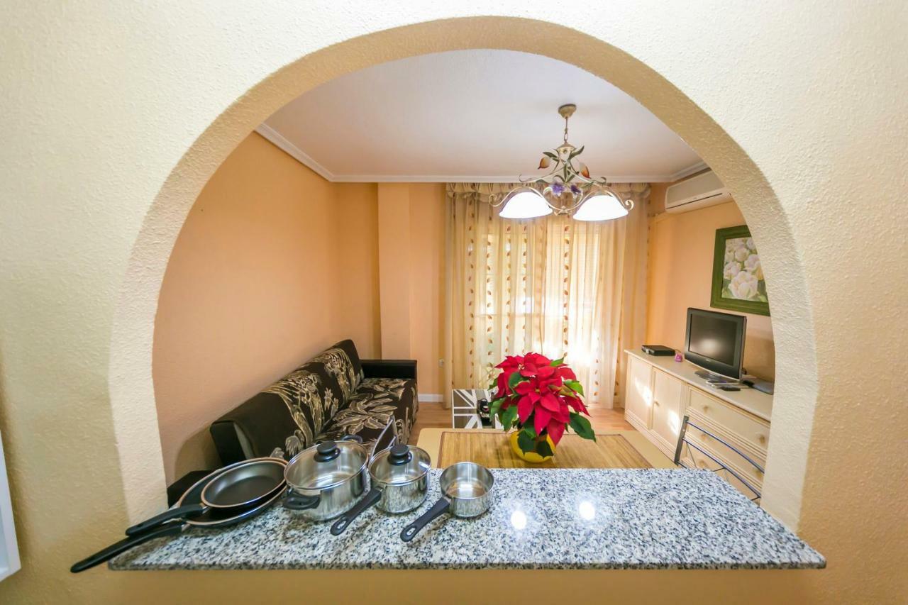 Homely Calle Apolo Apartament *